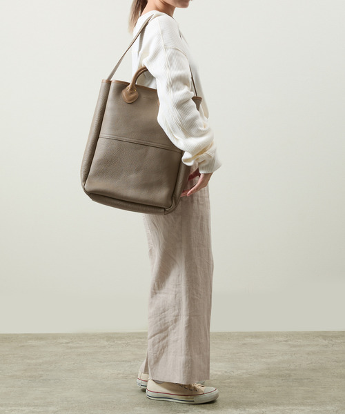 SLOW（スロウ）の「SLOW スロウ / Shrink 2way tote bag M シュリンクレザートートバッグ 牛革2WAYショルダーバッグ / 858S26P（トートバッグ・メンズ・グレー/ブラック・FREE）」の7枚目の写真