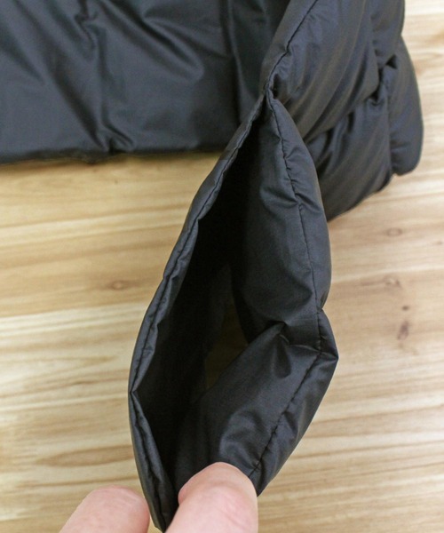 THE NORTH FACE（ザノースフェイス）の「パッカブルTボールマフラー PACKABLE T-BALL MUFFLER The North Face Korea Line（マフラー・メンズ・クリーム/ブラック・ONE）」の5枚目の写真