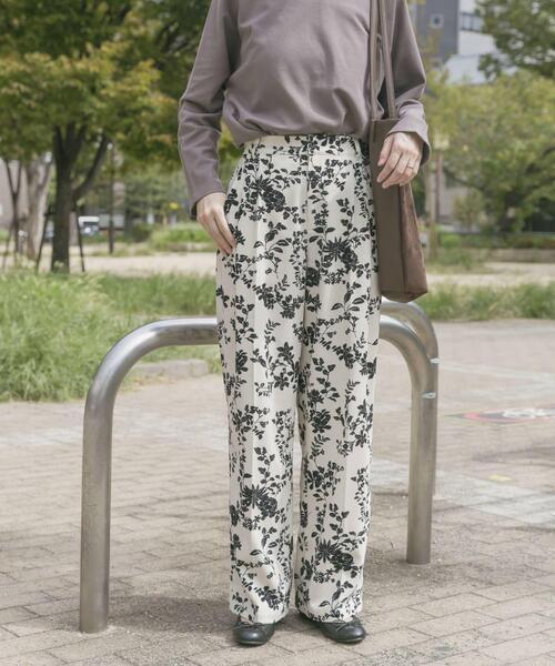 ITEMS URBANRESEARCH（アイテムズ アーバンリサーチ）の「『洗濯可』コーデュロイストレートパンツ（その他パンツ・レディース・ホワイト系その他/ブラウン/ベージュ・FREE）」の4枚目の写真