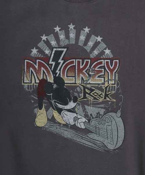Disney(ディズニー)の「Disney/ディズニー オーバーサイズ 裏起毛 ミッキー ピグメント風 ヴィンテージライク プリントスウェットトレーナー レディース メンズ(スウェット・レディース・ブラック系その他/スミクロ/グレイッシュベージュ/ブラック系その他2・M/LL/L)」の6枚目の写真