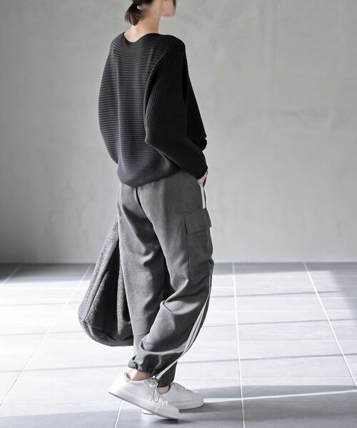 rps（アールピーエス）の「サイドライン入りカーゴパンツ（カーゴパンツ・レディース・チャコールグレー/ブラック・フリー）」の4枚目の写真