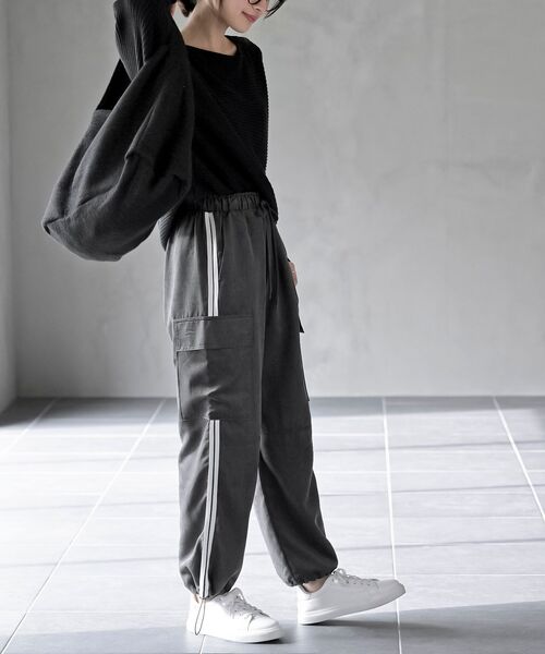 rps（アールピーエス）の「サイドライン入りカーゴパンツ（カーゴパンツ・レディース・チャコールグレー/ブラック・フリー）」の5枚目の写真