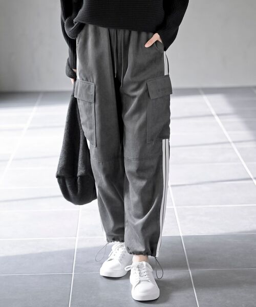 rps（アールピーエス）の「サイドライン入りカーゴパンツ（カーゴパンツ・レディース・チャコールグレー/ブラック・フリー）」の6枚目の写真