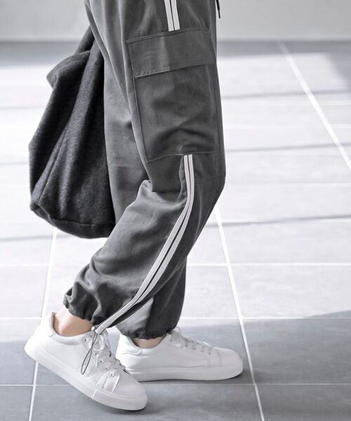 rps（アールピーエス）の「サイドライン入りカーゴパンツ（カーゴパンツ・レディース・チャコールグレー/ブラック・フリー）」の9枚目の写真