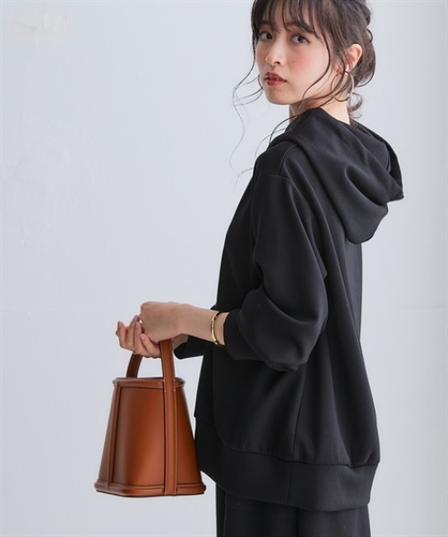 nissen（ニッセン）の「なめらかポンチ素材　プルパーカー（セットアップ可能）＜大きいサイズ有＞（パーカー・レディース・ブラック/チャコールグレー/オフホワイト/モカ・S/M/L/LL）」の6枚目の写真