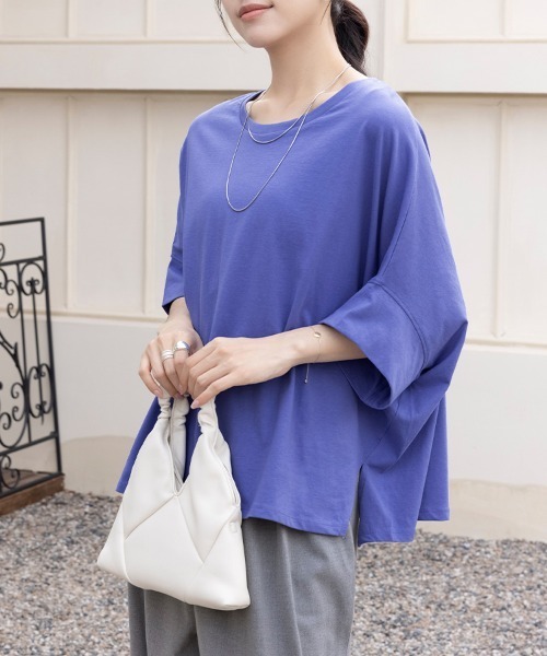 ONEP STAR(ワンピスター)の「ふんわり袖×ラウンドヘムスリット入りTシャツ(Tシャツ/カットソー・レディース・ブラック/ブルーパープル・MEDIUM)」の1枚目の写真