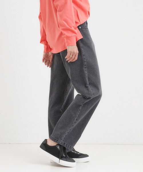 SHOO・LA・RUE（シューラルー）の「【S-LL】程よくゆったりな 柔らかデニムテーパードパンツ（デニムパンツ・レディース・ネイビー/ブラック/ライトベージュ/ブルー・01/02/03/04）」の6枚目の写真