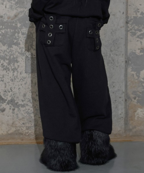 FANCY CLUB(ファンシークラブ)の「A'GEM/9 × .kom 『FANCY CLUB/ファンシークラブ』 KEYCHAIN EYELET SWEATPANTS/キーチェーン アイレット スウェットパンツ(スウェットパンツ・レディース・ブラック/ライトグレー・FREE)」の2枚目の写真