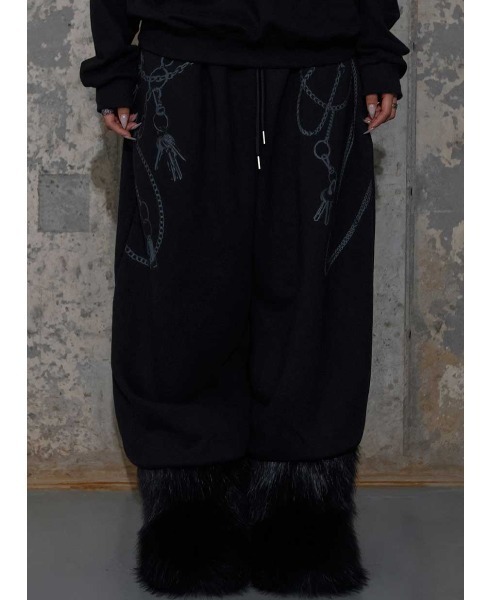 FANCY CLUB(ファンシークラブ)の「A'GEM/9 × .kom 『FANCY CLUB/ファンシークラブ』 KEYCHAIN EYELET SWEATPANTS/キーチェーン アイレット スウェットパンツ(スウェットパンツ・レディース・ブラック/ライトグレー・FREE)」の8枚目の写真