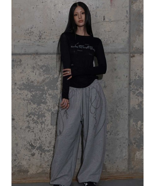 FANCY CLUB(ファンシークラブ)の「A'GEM/9 × .kom 『FANCY CLUB/ファンシークラブ』 KEYCHAIN EYELET SWEATPANTS/キーチェーン アイレット スウェットパンツ(スウェットパンツ・レディース・ブラック/ライトグレー・FREE)」の5枚目の写真