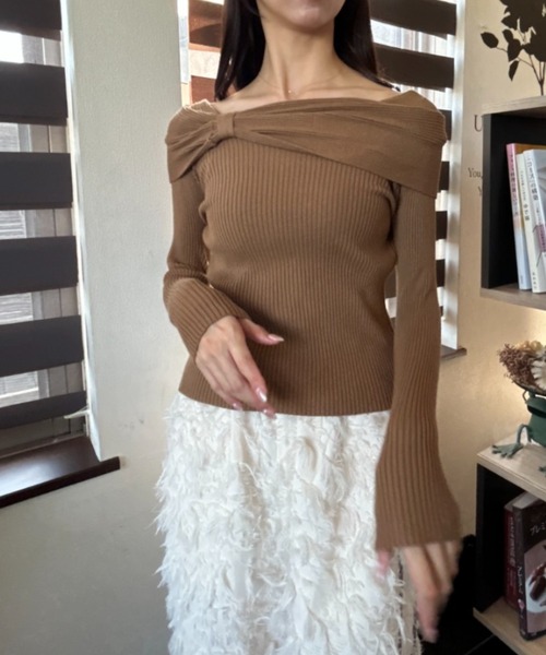 tolene(トレネ)の「リブニットワイドネックデザインロングスリーブトップス(ニット/セーター・レディース・ブラック/キャメル/ホワイト・FREE)」の3枚目の写真
