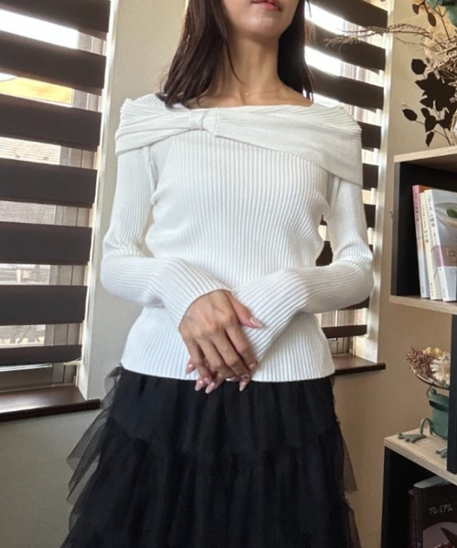 tolene(トレネ)の「リブニットワイドネックデザインロングスリーブトップス(ニット/セーター・レディース・ブラック/キャメル/ホワイト・FREE)」の1枚目の写真
