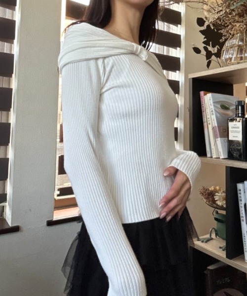 tolene(トレネ)の「リブニットワイドネックデザインロングスリーブトップス(ニット/セーター・レディース・ブラック/キャメル/ホワイト・FREE)」の5枚目の写真