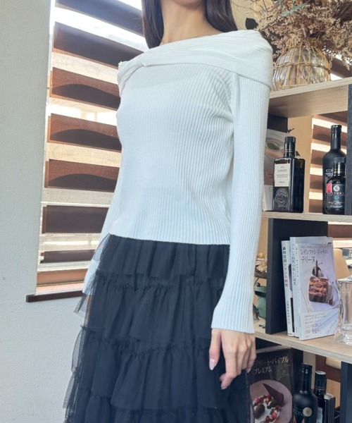 tolene(トレネ)の「リブニットワイドネックデザインロングスリーブトップス(ニット/セーター・レディース・ブラック/キャメル/ホワイト・FREE)」の15枚目の写真