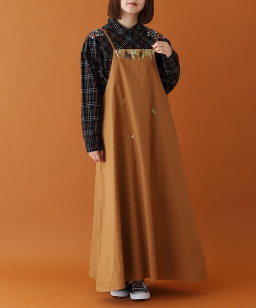 Emago(イマゴ)の「EMAGO キンモクセイ刺繍キャミワンピース(ワンピース・レディース・カーキ/ブラウン/ネイビー・FREE)」の1枚目の写真