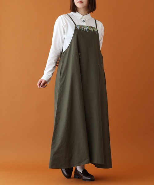 Emago(イマゴ)の「EMAGO キンモクセイ刺繍キャミワンピース(ワンピース・レディース・カーキ/ブラウン/ネイビー・FREE)」の2枚目の写真
