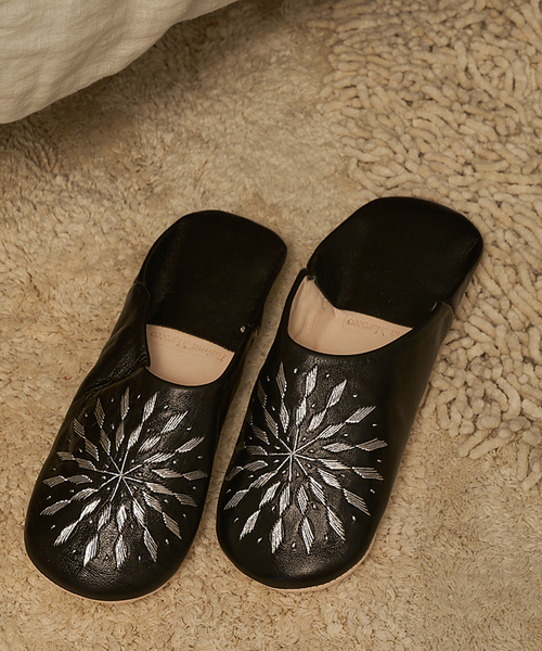 Fatima morocco（ファティマモロッコ）の「【Fatima morocco】 サブラス刺繍 バブーシュ 羊革 モロッコ製 室内履き（ルームシューズ/スリッパ・レディース・グレー/ホワイト/ブラック・フリー）」の2枚目の写真