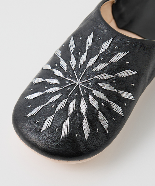 Fatima morocco（ファティマモロッコ）の「【Fatima morocco】 サブラス刺繍 バブーシュ 羊革 モロッコ製 室内履き（ルームシューズ/スリッパ・レディース・グレー/ホワイト/ブラック・フリー）」の6枚目の写真