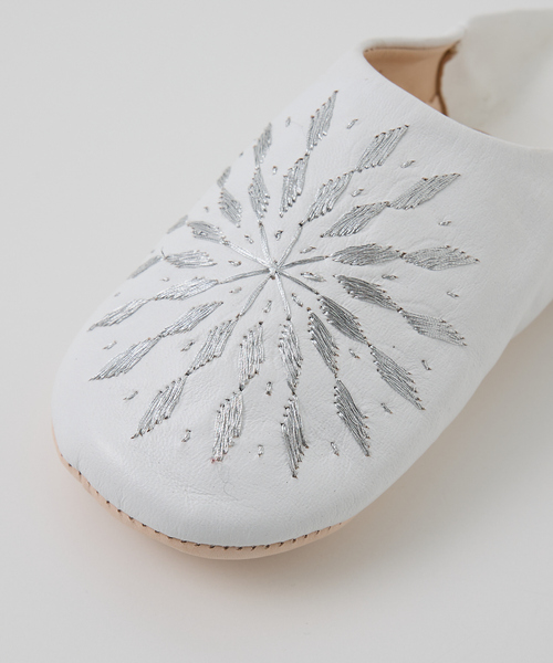 Fatima morocco（ファティマモロッコ）の「【Fatima morocco】 サブラス刺繍 バブーシュ 羊革 モロッコ製 室内履き（ルームシューズ/スリッパ・レディース・グレー/ホワイト/ブラック・フリー）」の4枚目の写真