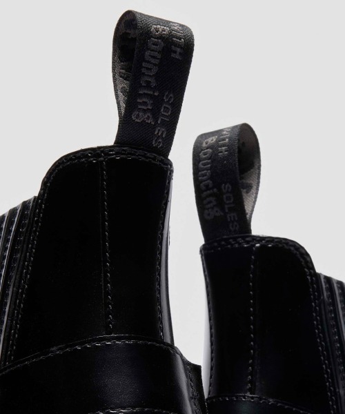 Dr. Martens(ドクターマーチン)の「Dr. MARTENS 2976 HARNESS CHELSEA BOOTS(ドクターマーチン 2976 HARNESS チェルシー ブーツ)(ブーツ・メンズ・ブラック・27cm/28cm/23cm/24cm/25cm/26cm)」の5枚目の写真