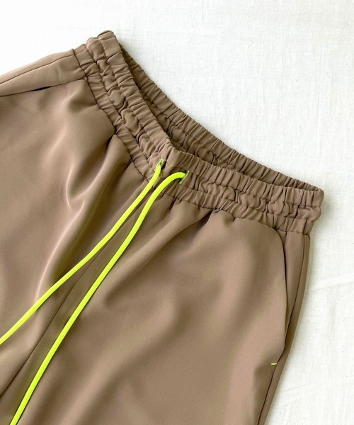 Q（キュー）の「ウエストギャザーワイドパンツ（その他パンツ・レディース・ブラック/ベージュ/アイボリー・MEDIUM）」の20枚目の写真