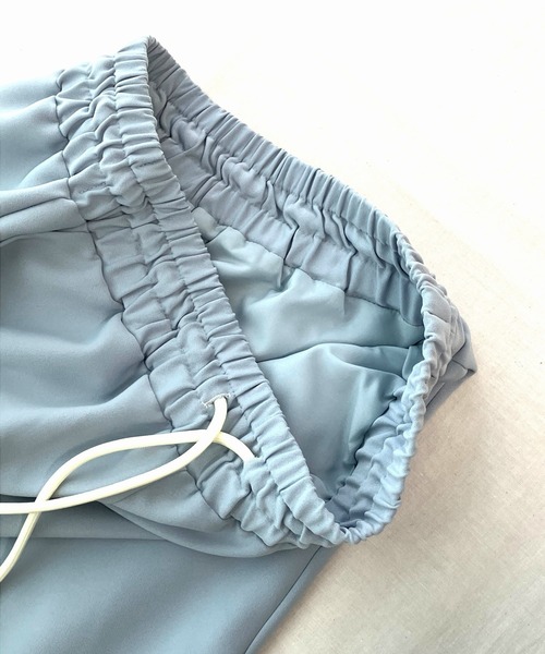 Q(キュー)の「ウエストギャザーワイドパンツ(その他パンツ・レディース・ブラック/ベージュ/アイボリー/ライトブルー・MEDIUM)」の12枚目の写真