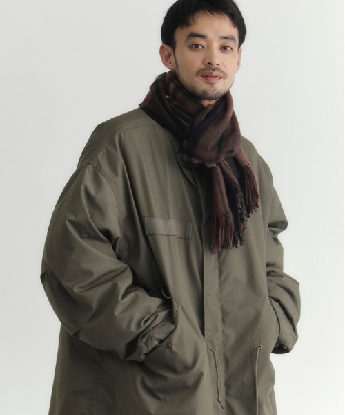 BACK NUMBER(バックナンバー)の「【BACK NUMBER】チェック柄 大判マフラー(フリンジ / ユニセックス / 防寒 / 通勤通学 / プレゼント / ストール)(マフラー・メンズ・ブラック/グレー/ブラウン/ネイビー・フリー)」の4枚目の写真