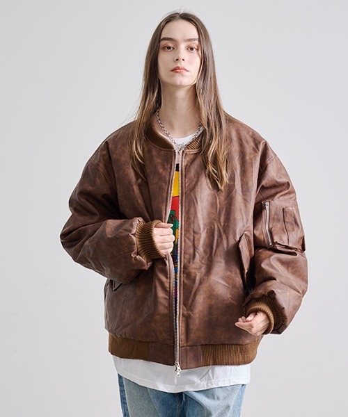 Revo.(レボ)の「Revo. ウォッシャブル シンセティックレザー パデッド MA-1 ブルゾン 中綿ジャケット(ブルゾン・メンズ・ブラウン/ブラック/アイボリー・2)」の8枚目の写真