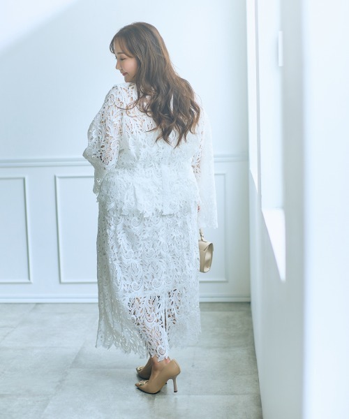 SMILE LAND（スマイルランド）の「＜大きいサイズ＞【らめちゃんコラボ】3way リーフモチーフトップス JERRYSELECT（シャツ/ブラウス・レディース・ホワイト/ブラック・L/LL/3L/4L/5L）」の4枚目の写真