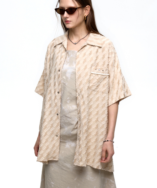 RSSC(アールエスエスシー)の「RIVET GEOMERTIC HALF SHIRT - BEIGE(シャツ/ブラウス・レディース・その他・1/2)」の4枚目の写真