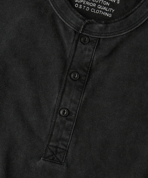 OUTSTANDING（アウトスタンディング）の「HENLEY NECK LONG SLEEVE TEE_VINTAGE CHARCOAL（Tシャツ/カットソー・メンズ・その他・SMALL/MEDIUM/LARGE）」の4枚目の写真