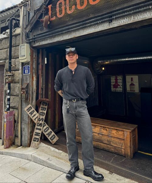 OUTSTANDING（アウトスタンディング）の「HENLEY NECK LONG SLEEVE TEE_VINTAGE CHARCOAL（Tシャツ/カットソー・メンズ・その他・SMALL/MEDIUM/LARGE）」の9枚目の写真