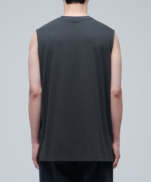 MUSINSA STANDARD（ムシンサスタンダード）の「[クールタンダード] リラックスドスリーブレストップ [ダークグレー]（Tシャツ/カットソー・メンズ・その他・LARGE/X-LARGE/XX-LARGE/XXX-LARGE/SMALL/MEDIUM）」の3枚目の写真
