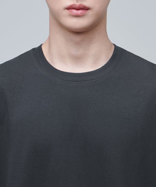MUSINSA STANDARD（ムシンサスタンダード）の「[クールタンダード] リラックスドスリーブレストップ [ダークグレー]（Tシャツ/カットソー・メンズ・その他・LARGE/X-LARGE/XX-LARGE/XXX-LARGE/SMALL/MEDIUM）」の4枚目の写真