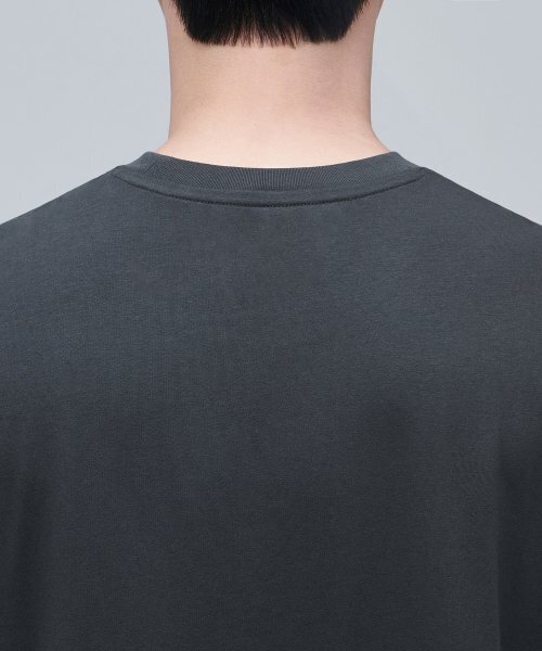 MUSINSA STANDARD（ムシンサスタンダード）の「[クールタンダード] リラックスドスリーブレストップ [ダークグレー]（Tシャツ/カットソー・メンズ・その他・LARGE/X-LARGE/XX-LARGE/XXX-LARGE/SMALL/MEDIUM）」の5枚目の写真