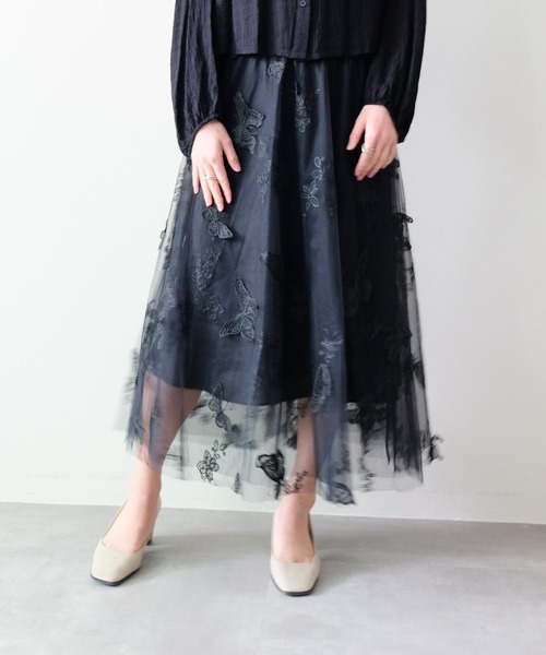 DOLLUPOOPS（ドールアップウップス）の「バタフライ刺繍チュールスカート（スカート・レディース・ベージュ系/グレー/ブラック・FREE）」の2枚目の写真