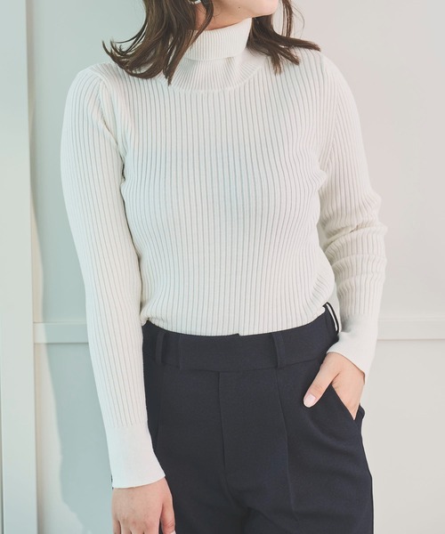 Sirin（シリン）の「【洗える】バックボタンリブタートルニット（ニット/セーター・レディース・ライム/バーガンディー/ネイビー/オフホワイト/グレー・FREE）」の2枚目の写真