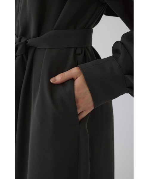 RIM.ARK(リムアーク)の「Trench OP トレンチワンピース(ワンピース・レディース・ブラック/ダークグリーン・36/38)」の16枚目の写真