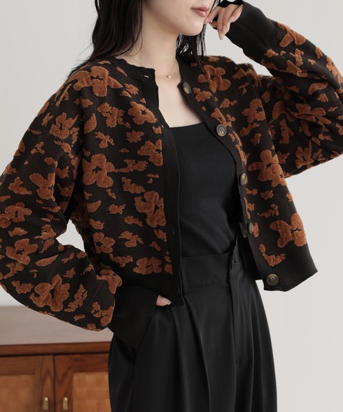 SUNFLOWER EIGHT(サンフラワーエイト)の「花柄ショートカーデ(カーディガン/ボレロ・レディース・ダークブラウン/グレー/アイボリー・M)」の3枚目の写真