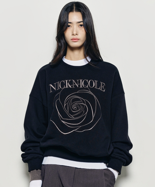 NICK&NICOLE(ニックアンドニコール)の「VOLUME NICOLE ROSE SWEATSHIRT_BLACK CHARCOAL(スウェット・レディース・その他・FREE)」の1枚目の写真