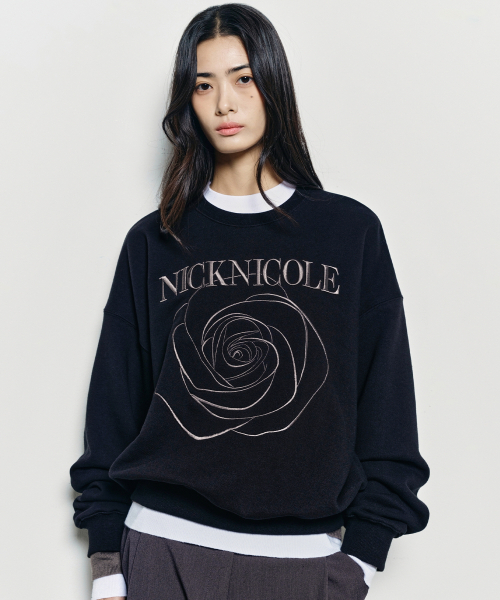 NICK&NICOLE(ニックアンドニコール)の「VOLUME NICOLE ROSE SWEATSHIRT_BLACK CHARCOAL(スウェット・レディース・その他・FREE)」の2枚目の写真