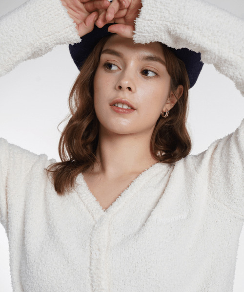 VERSE ONE(バースワン)の「EMBROIDERED LOGO CARDIGAN IVORY(NEW)(カーディガン/ボレロ・レディース・その他・SMALL/MEDIUM)」の5枚目の写真