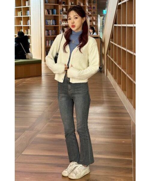 VERSE ONE(バースワン)の「EMBROIDERED LOGO CARDIGAN IVORY(NEW)(カーディガン/ボレロ・レディース・その他・SMALL/MEDIUM)」の8枚目の写真