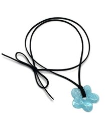 OTHER-worldly（アザーワールドリー）の「アクリルフラワーネックレス [ブルー]（ネックレス・レディース）」