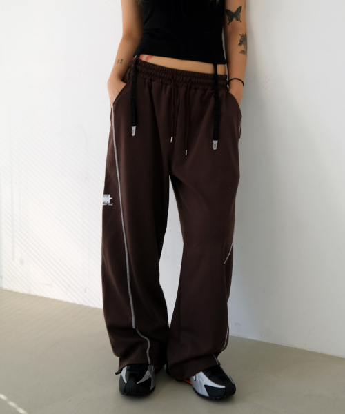 crump（クランプ）の「Stitch Wide Sweatpants [Brown]（スウェットパンツ・メンズ・ブラウン・SMALL）」の2枚目の写真