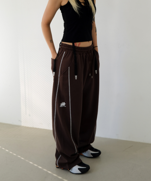 crump（クランプ）の「Stitch Wide Sweatpants [Brown]（スウェットパンツ・メンズ・ブラウン・SMALL）」の3枚目の写真