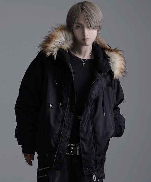 CavariA（キャバリア）の「『CavariA/キャバリア』オーバーサイズN-2B（ミリタリージャケット・メンズ・カーキ/ブラック・L/M）」の2枚目の写真