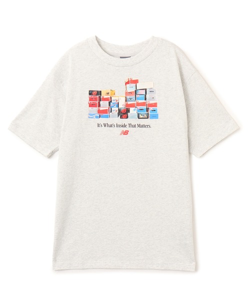NEW BALANCE(ニューバランス)の「New Balance Boxes T-Shirt / ニューバランス ボックス Tシャツ(Tシャツ/カットソー・メンズ・グレー/ブラック・S/M/L/XL/XXL)」の1枚目の写真