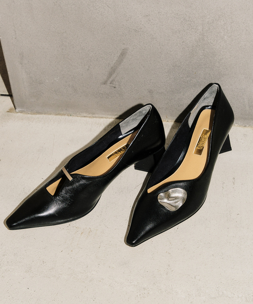 GRISE(グリーズ)の「《追加》GRISE5cmレザーARTYアシメカットパンプス(パンプス・レディース・シルバー/ブラック・23cm/22.5cm/22cm/25cm/24.5cm/24cm/23.5cm)」の5枚目の写真