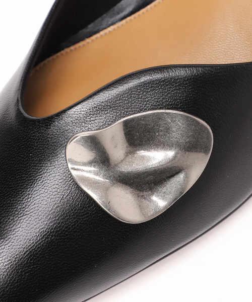 GRISE(グリーズ)の「《追加》GRISE5cmレザーARTYアシメカットパンプス(パンプス・レディース・シルバー/ブラック・23cm/22.5cm/22cm/25cm/24.5cm/24cm/23.5cm)」の16枚目の写真